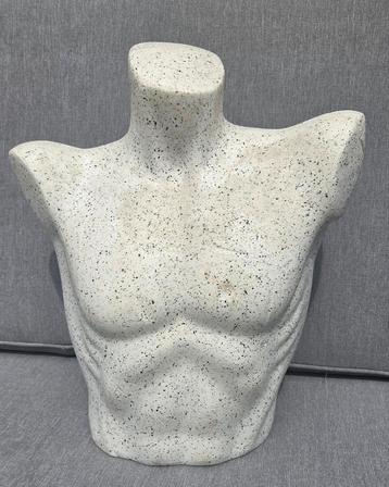 Torso van styropor om te mozaïeken of anders te bewerken  beschikbaar voor biedingen