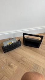 Nette Auto radio + 2 din houder - mercedes benz A150, Auto diversen, Autoradio's, Ophalen of Verzenden, Zo goed als nieuw