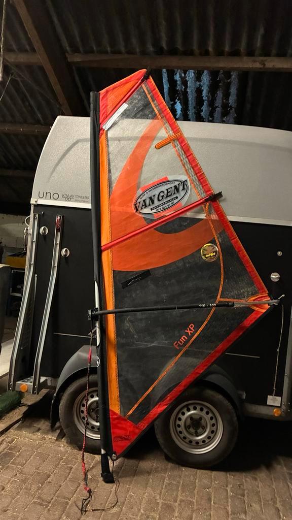 Kinder surfzeil Tiki 2,5m2, Watersport en Boten, Windsurfen, Gebruikt, Zeil, Minder dan 5 m², Ophalen of Verzenden