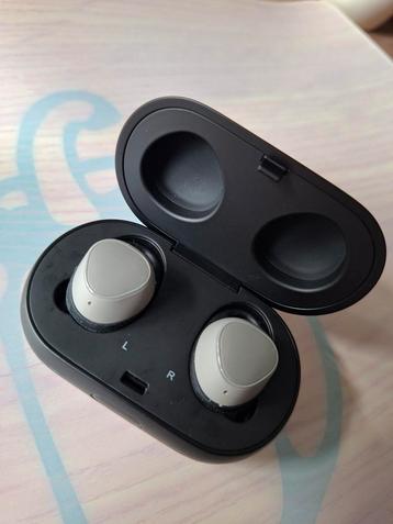 Samsung Gear IconX Earbuds met Laaddoos & Extra's beschikbaar voor biedingen