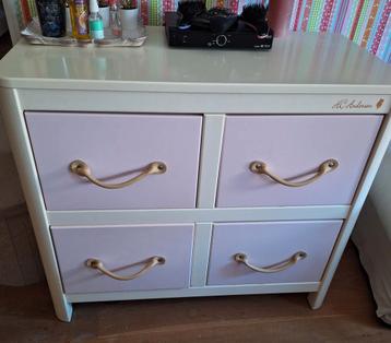 Leuke ladenkast te koop beschikbaar voor biedingen