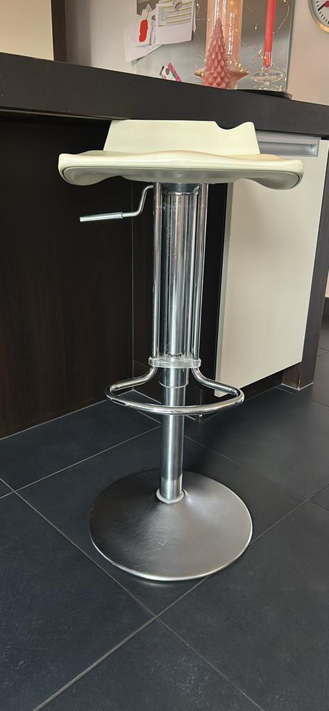 2 Bonaldo barkrukken met luchtveer, Huis en Inrichting, Barkrukken, Gebruikt, 60 tot 90 cm, Metaal, 2 krukken, In hoogte verstelbaar