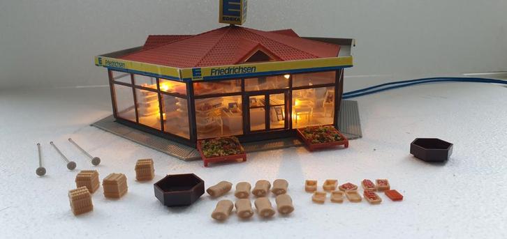 Edeka supermarkt Friedrichsen. HO spoorbaan, Hobby en Vrije tijd, Modeltreinen | H0, Brug, Tunnel of Gebouw, Gelijkstroom of Wisselstroom