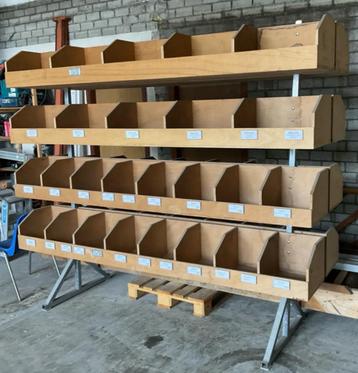 grote schappenkast lengte 2.50m - hoogte 2.16m beschikbaar voor biedingen
