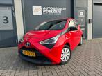 Toyota Aygo 1.0 Vvt-i 72pk 5D 2018 Rood Facelift Airco Nap, Auto's, Origineel Nederlands, Te koop, 20 km/l, Benzine