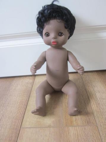 Negroïde bruin vol kunststof pop zwarte haren slaapogen beschikbaar voor biedingen