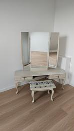 Frans Stijl Bed & Kaptafel Set, Huis en Inrichting, Slaapkamer | Bedden, Ophalen