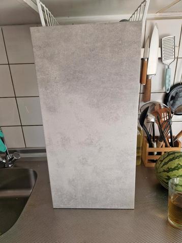 wand tegels beschikbaar voor biedingen