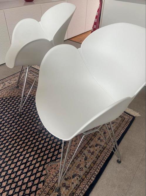 Nieuw. Twee designstoelen wit kunststof. Nieuw, Huis en Inrichting, Stoelen, Nieuw, Twee, Kunststof, Wit, Ophalen