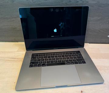 MacBook Pro 15inch i7/ 16Gb/512Gb Ssd  beschikbaar voor biedingen