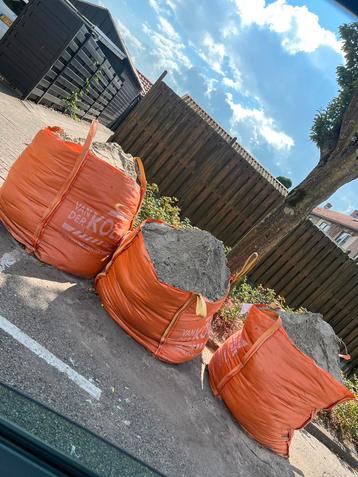 Zand / tuinaarde beschikbaar voor biedingen