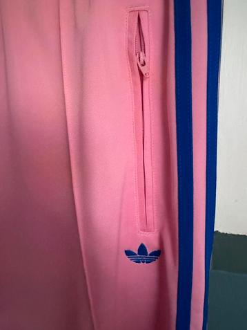 Adidas Firebird wide leg coral pink/blue stripes maat L beschikbaar voor biedingen