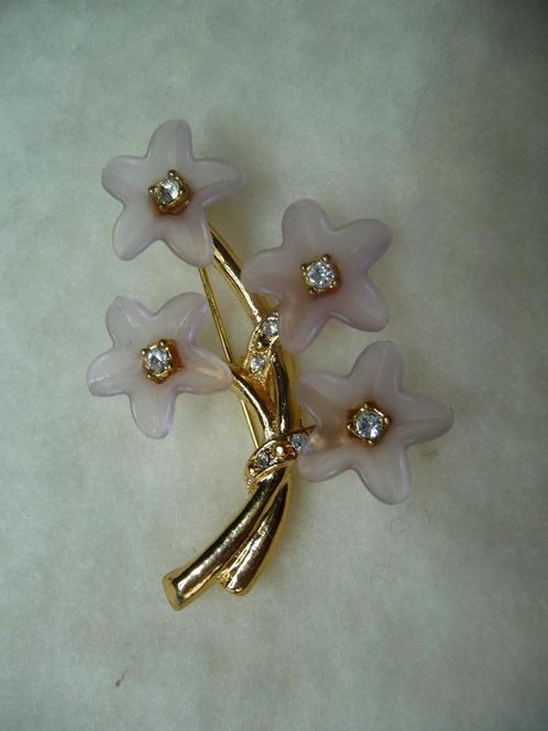 Broche bloemtakje, lila bloemen met strass, Sieraden, Tassen en Uiterlijk, Antieke sieraden, Broche, Overige materialen, Ophalen