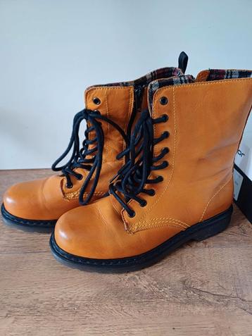 Gele dr. Martins veterbooties maat 40 beschikbaar voor biedingen