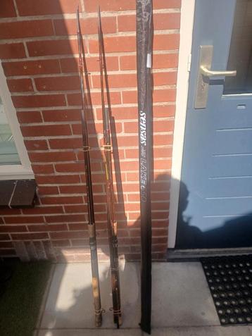 Te koop diverse hengels en molens en diverse steuntjes  beschikbaar voor biedingen