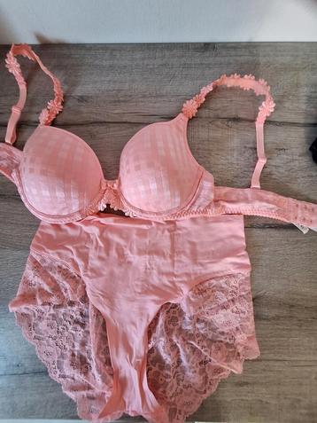 Marie Jo set zalmroze kleur 80B en Large slip beschikbaar voor biedingen