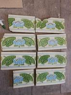 15 stuks jugendstil wandtegels in relief met blauwe bloem, Antiek en Kunst, Antiek | Wandborden en Tegels, Ophalen