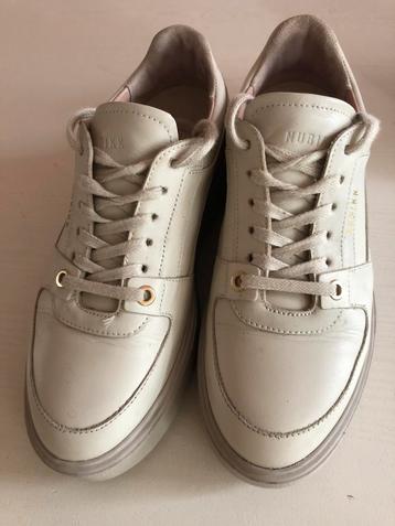 NUBIKK sneakers in maat 37 beige beschikbaar voor biedingen