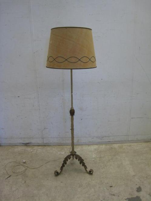 Vintage smeedzijder staande lamp, Huis en Inrichting, Lampen | Vloerlampen, Gebruikt
