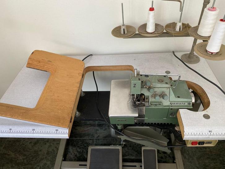 Professionele lockmachine, Hobby en Vrije tijd, Naaimachines en Toebehoren, Gebruikt, Lockmachine, Overige merken, Industrieel