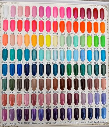 Diversen kleuren gellak en nailartproducten alles is nieuw  beschikbaar voor biedingen