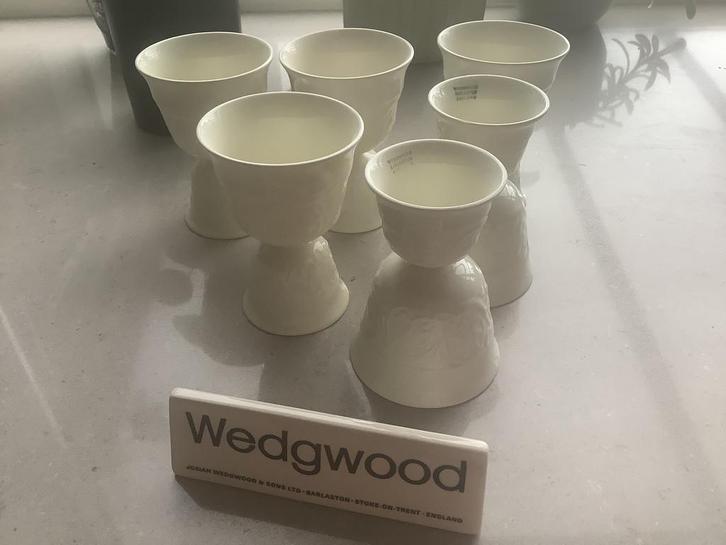 6 zgan double egg cups / eierdoppen WEDGWOOD PATRICIAN., Huis en Inrichting, Keuken | Servies, Zo goed als nieuw, Wedgwood, Porselein