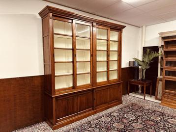 Klassiek Engels Eichholtz Boekenkast Buffetkast Kast beschikbaar voor biedingen