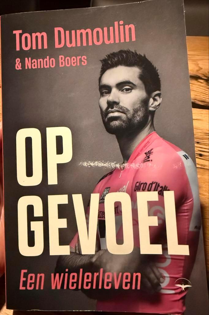 Tom Dumoulin - Op Gevoel: Een Wielerleven, Boeken, Sportboeken, Gelezen, Lopen en Fietsen, Ophalen of Verzenden