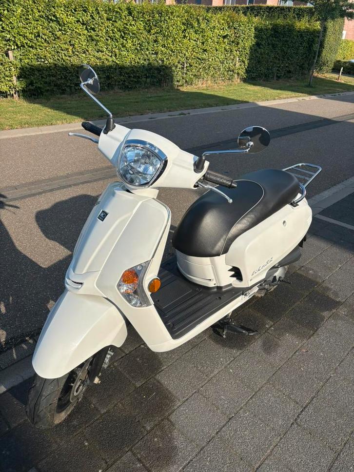 Snorscooter - UNIEKE KM STAND van 3780 km, Fietsen en Brommers, Scooters | Kymco, Zo goed als nieuw, Like, Benzine, Ophalen
