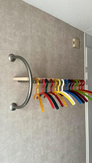 Kapstok beschikbaar voor biedingen