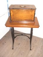 Industriële naaimachinetafel met naaimachine, Ophalen