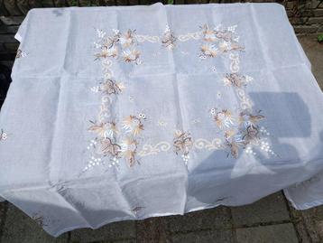 Tafelkleed bloemen bruintinten beschikbaar voor biedingen