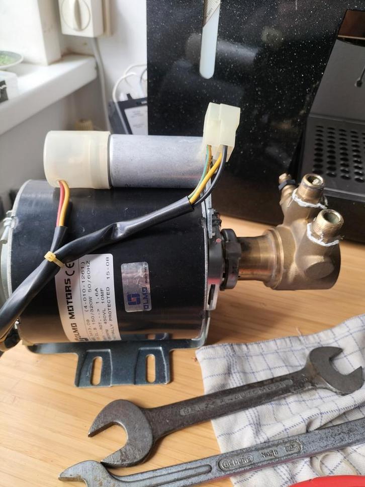 Rotatiepomp met motor voor espressomachine in goede staat, Witgoed en Apparatuur, Koffiezetapparaten, Espresso apparaat, Ophalen of Verzenden