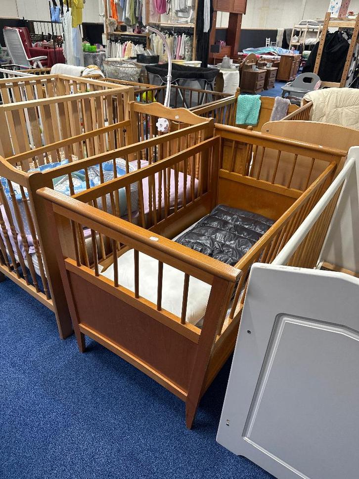 Ledikant hout WD-028, Kinderen en Baby's, Babywiegjes en Ledikanten, Zo goed als nieuw, Ledikant, Ophalen