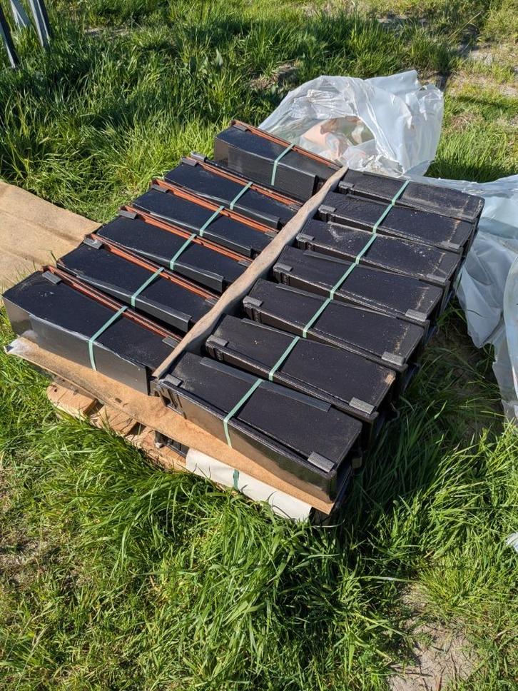 Koramic actua 10 edelzwart halve gevelpan nieuw, Doe-het-zelf en Verbouw, Dakpannen en Dakbedekking, Nieuw, Dakpannen, Steen of Klei