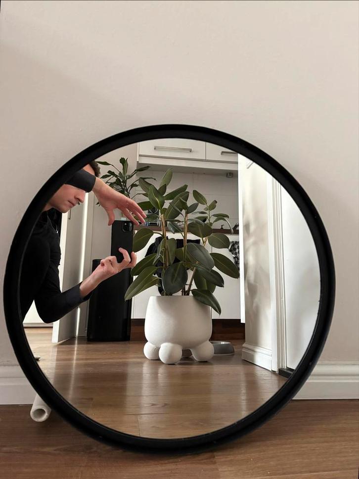 Spiegel met metalen rand, Huis en Inrichting, Woonaccessoires | Spiegels, Zo goed als nieuw, 50 tot 75 cm, Minder dan 100 cm, Rond