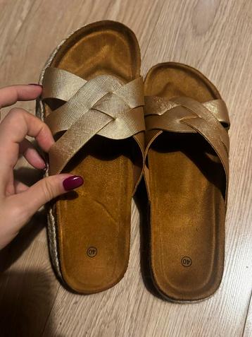 Gouden Slippers Maat 40 beschikbaar voor biedingen