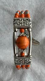 Zilveren armband met oranje kralen, Oranje, Ophalen of Verzenden, Zo goed als nieuw, Met bedels of kralen