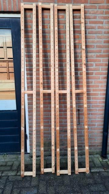 WEDEKA staanders 232 hoog 20 diep beschikbaar voor biedingen