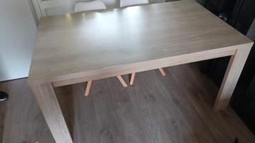 Eettafel beschikbaar voor biedingen