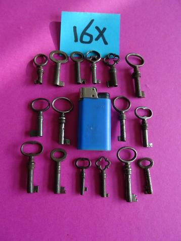 16 X OUDE ANTIEKE SLEUTELTJES  SLEUTEL SLEUTELS KISTJE BLIK  beschikbaar voor biedingen