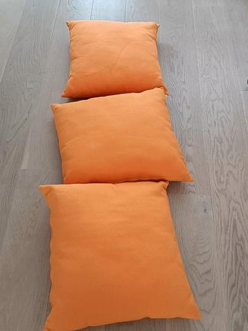 3x Oranje kussens voor buiten beschikbaar voor biedingen
