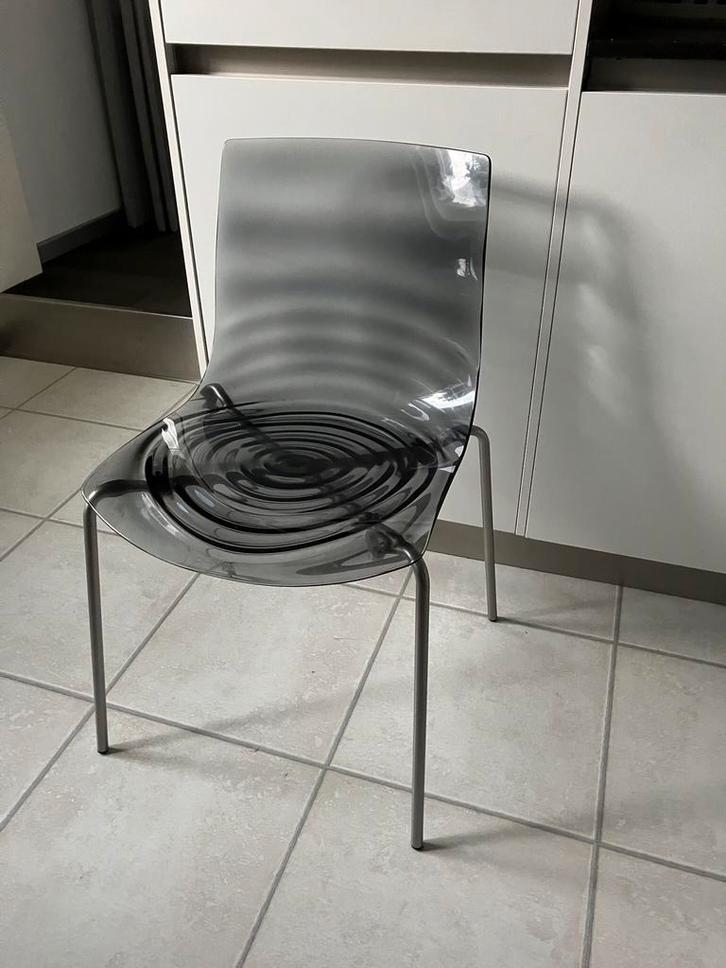 Eetkamerstoelen Calligaris L’ eau design, 4 stuks, Huis en Inrichting, Stoelen, Gebruikt, Vier, Overige materialen, Grijs, Ophalen