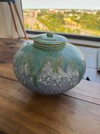 Unieke handgemaakte keramische pot met deksel, Huis en Inrichting, Woonaccessoires | Vazen, Blauw, Aardewerk of Porselein, Ophalen of Verzenden