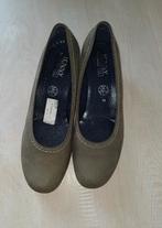 Splinternieuwe (leger)groene dames pumps - Maat 40, Kleding | Dames, Schoenen, Instappers, Nieuw, Ophalen of Verzenden, Groen