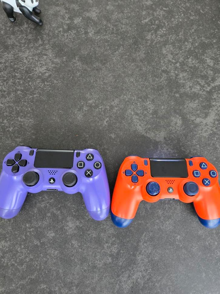 2x Limited Edition PS4 Controllers, Spelcomputers en Games, Spelcomputers | Sony PlayStation Consoles | Accessoires, Gebruikt
