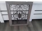Leuk houten wandpaneel met ijzeren binnenwerk., Ophalen of Verzenden, Zo goed als nieuw