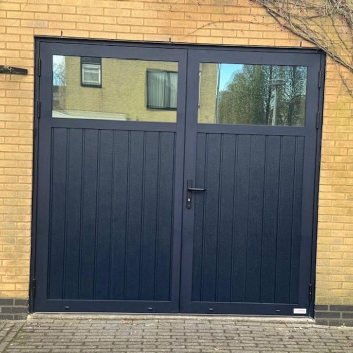 Luxe openslaande garagedeur (verkeerd ingemeten) als nieuw!, Doe-het-zelf en Verbouw, Deuren en Horren, Zo goed als nieuw, Garagedeur