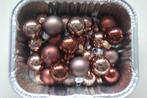 BAKJE met CA 47  KLEINE BRUINE KERSTBALLEN, Diversen, Kerst, Ophalen of Verzenden, Zo goed als nieuw
