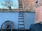 Antieke houten ladder, Ophalen